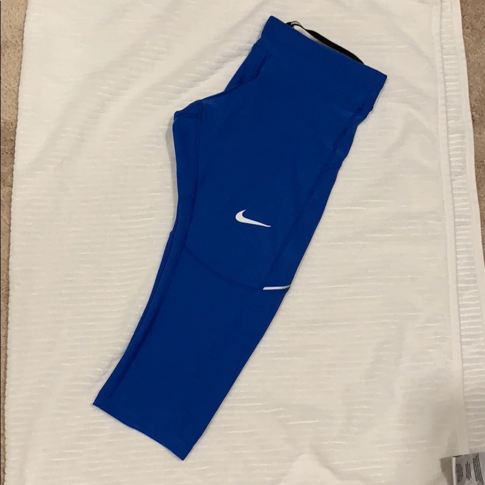 Brand new never worn Nike crop small